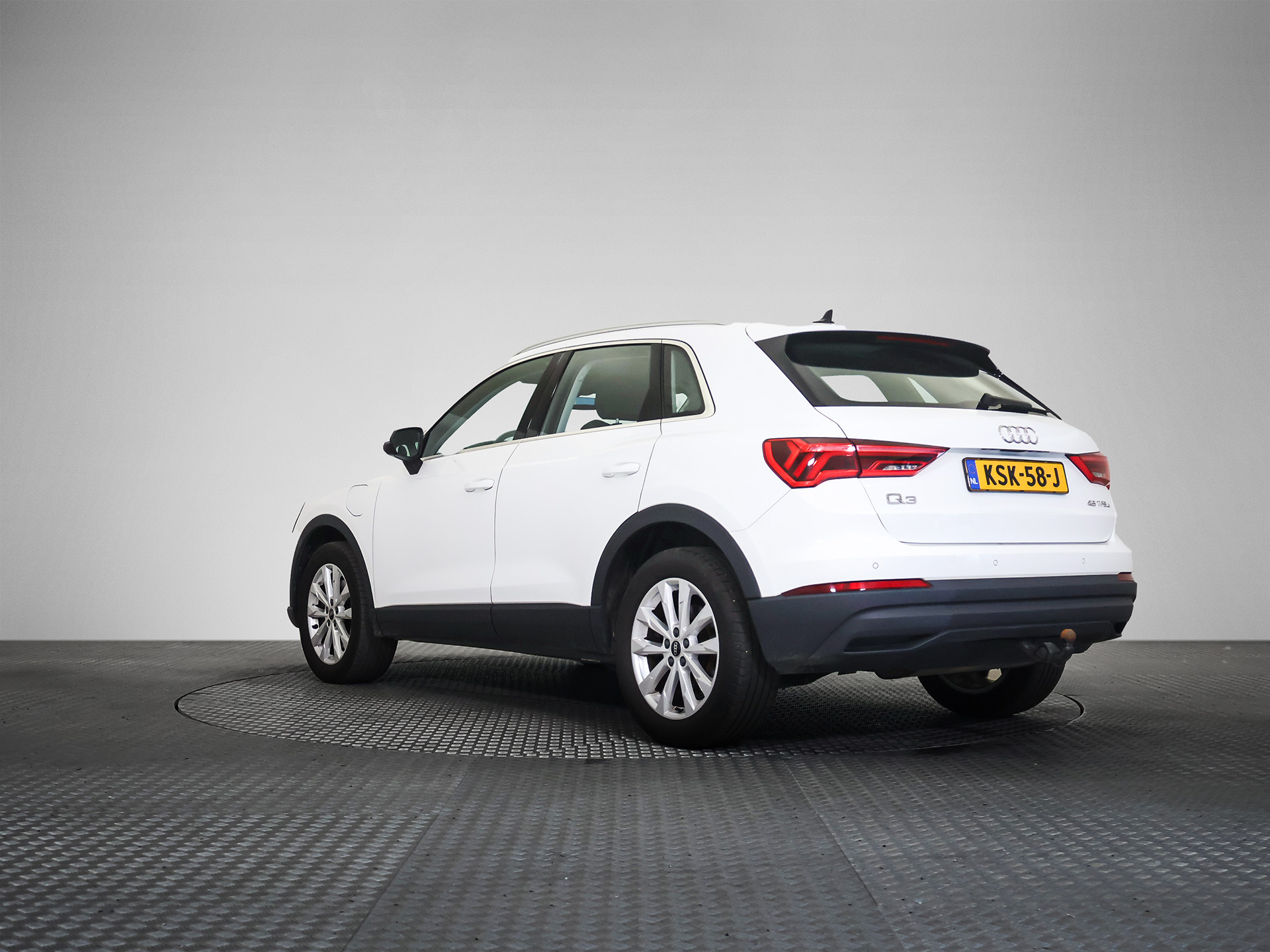 Audi Q3 45 TFSIe Business - Hybrid - Automatic - 150 hp - 92.153 km