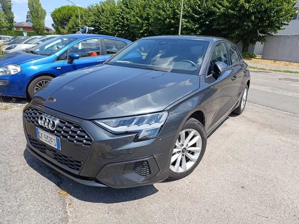 Audi A3 35 TDI Business - Diesel - Automatic - 150 hp - 32.443 km