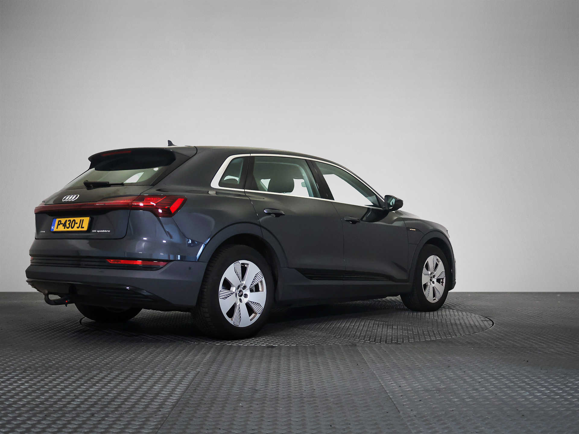 Audi E-tron 55 - Electric - Automatic - 408 hp - 175.088 km