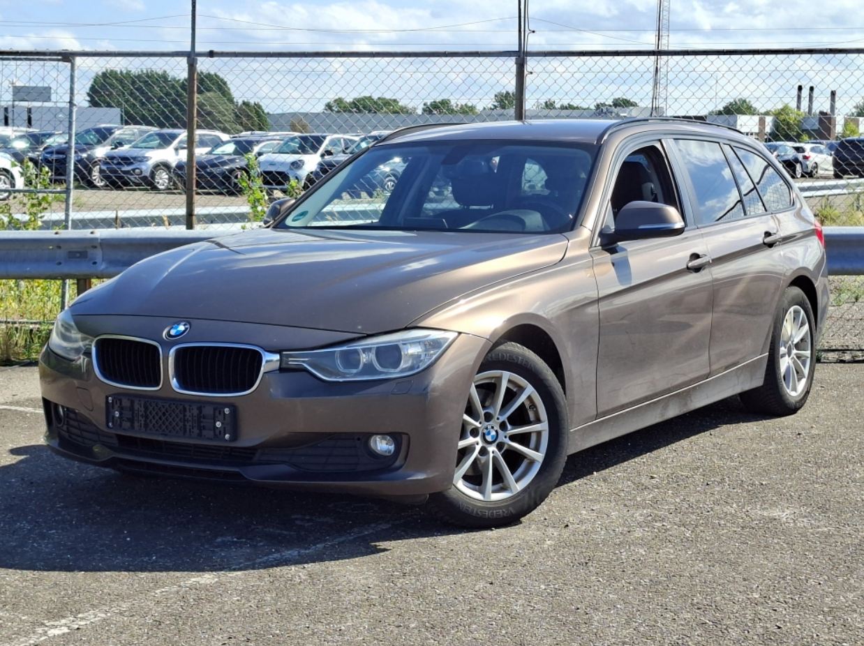 BMW 3 Series 318d High Executive - Diesel - Manual - 142 hp - 402.623 km