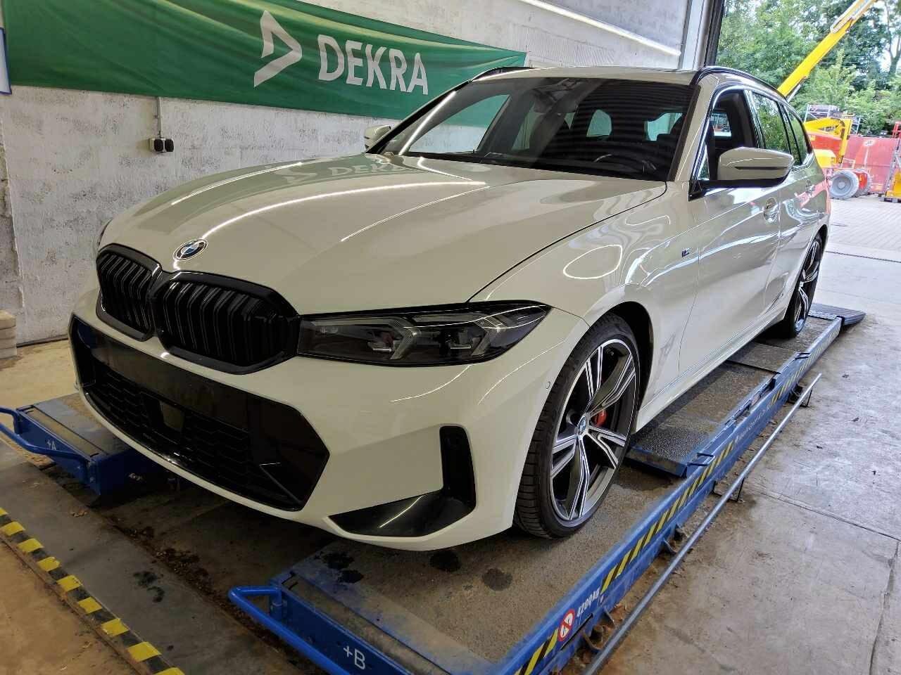BMW 3 Series Touring 330i - Petrol - Automatic - 245 hp - 51.123 km