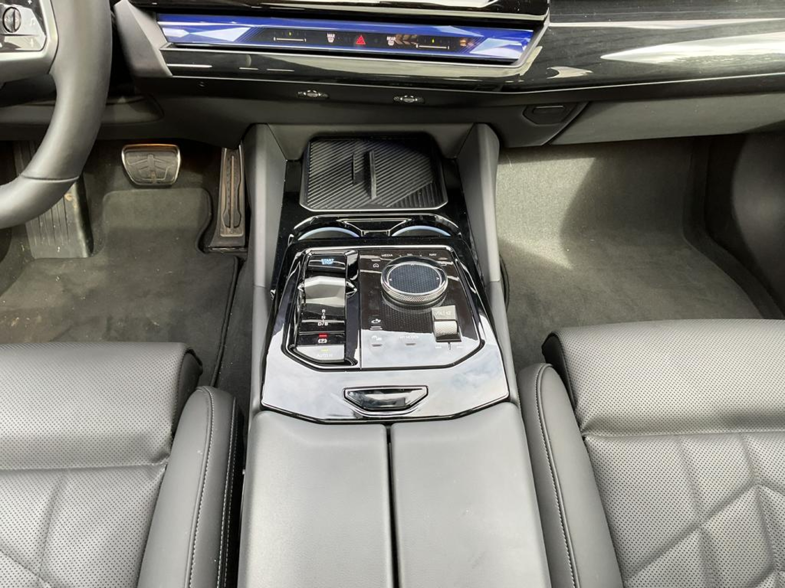 Foto 21 van BMW i5