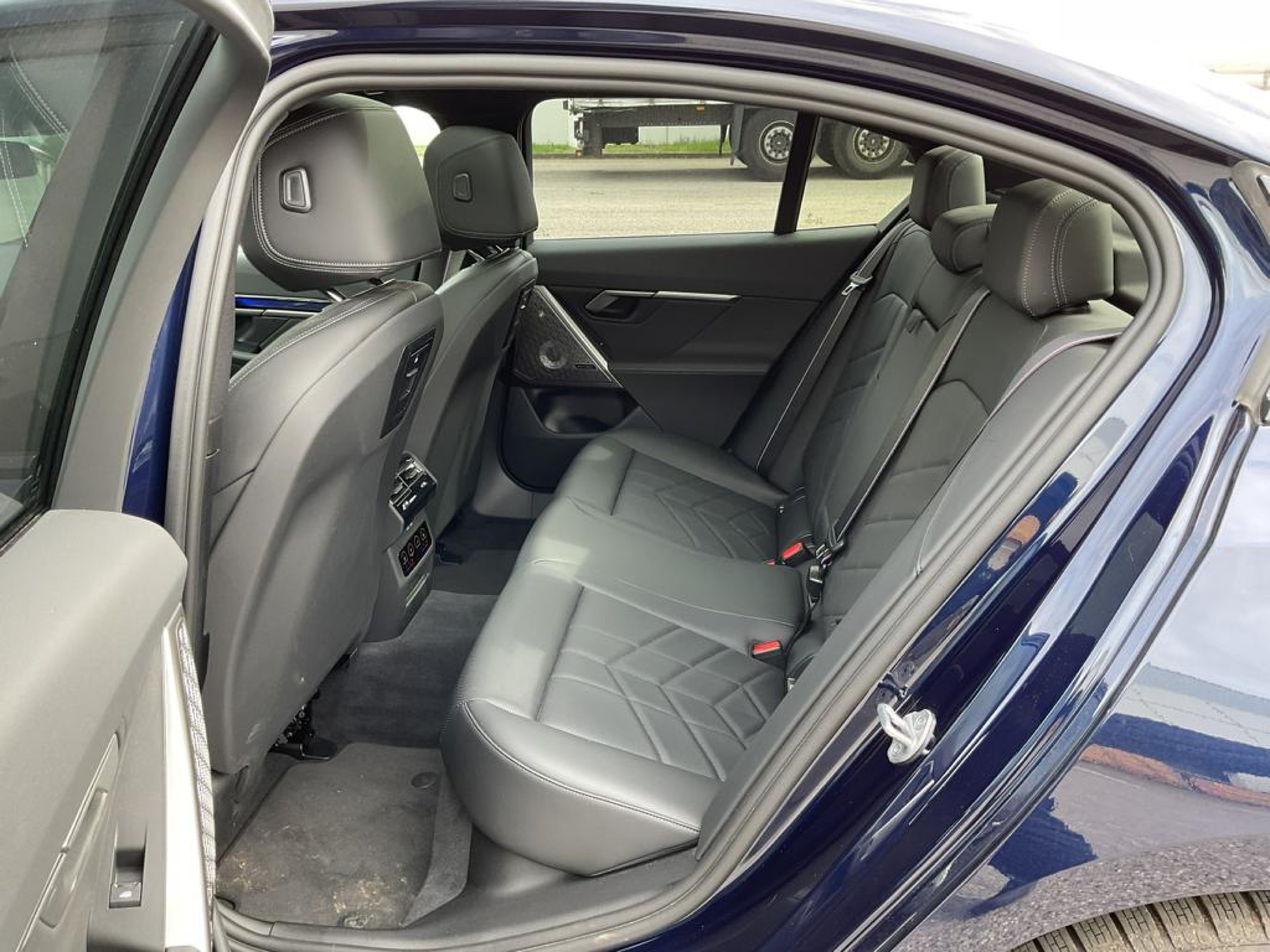 Foto 7 van BMW i5