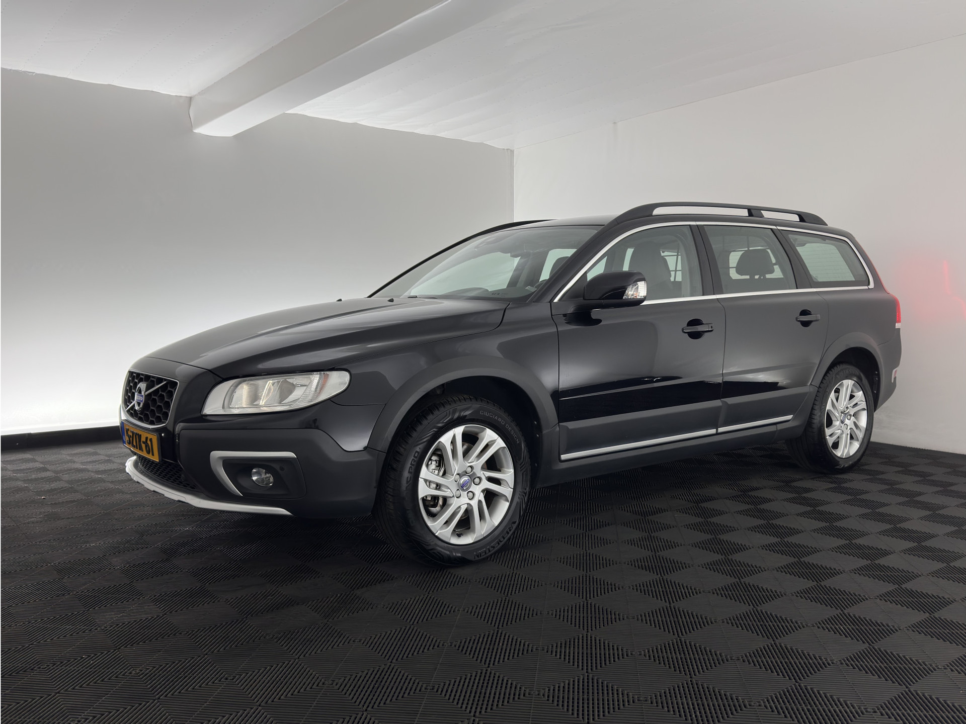 Volvo XC70 D4 Momentum - Diesel - Automatic - 181 hp - 282.231 km
