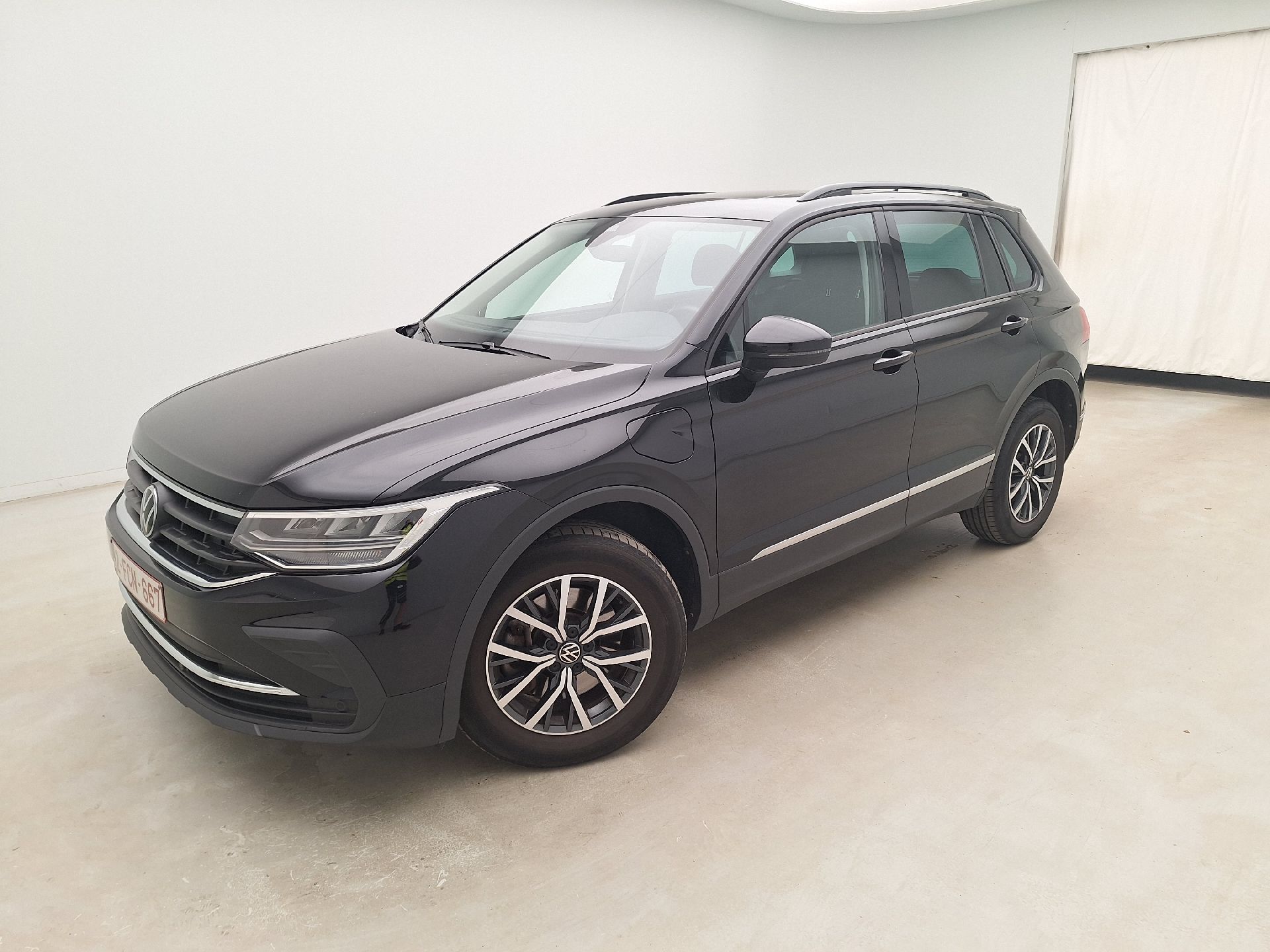 Volkswagen Tiguan 1.4 Life Business - Hybrid - Automatic - 150 hp - 45.054 km