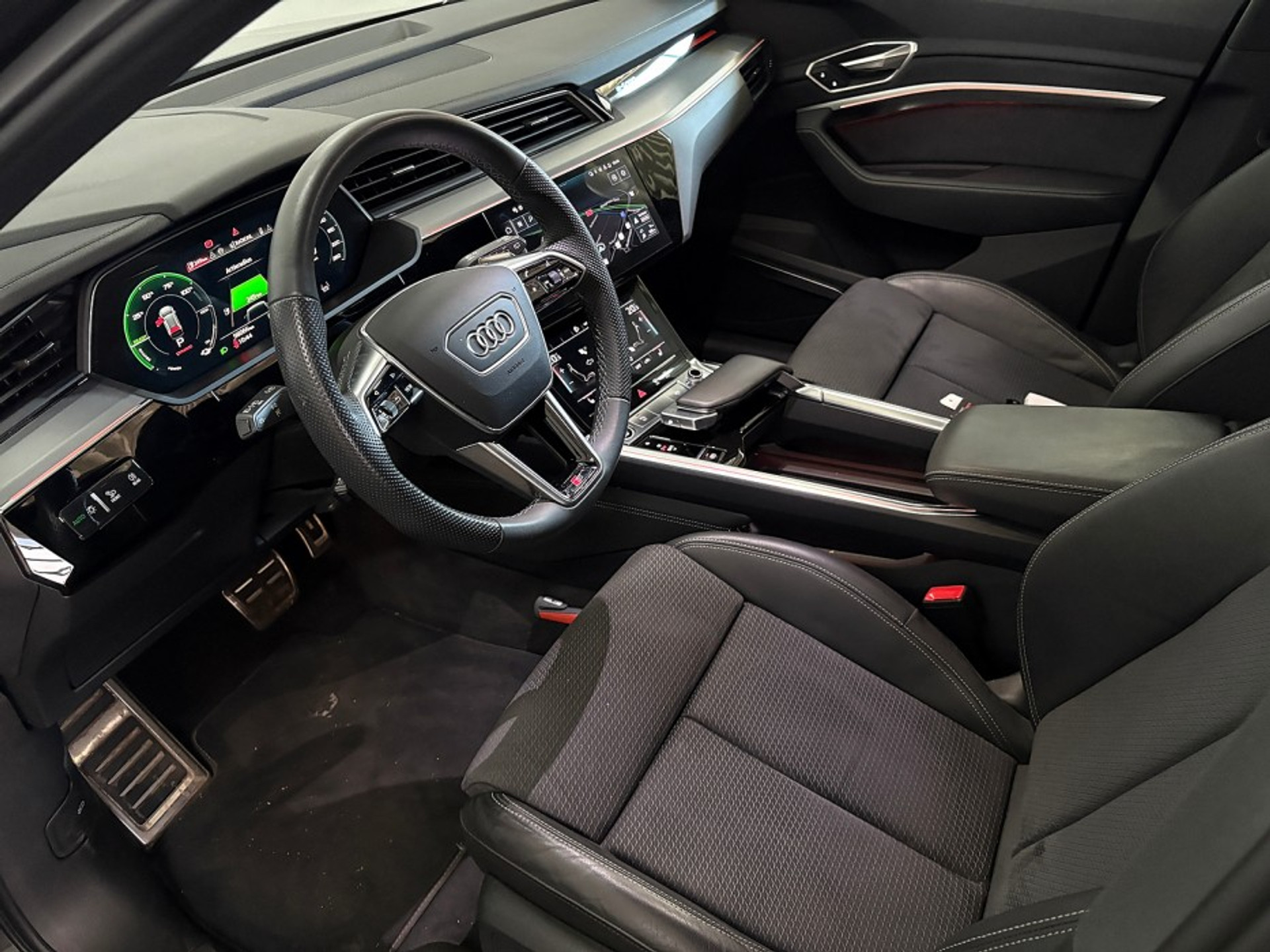 Foto 16 van Audi Q8