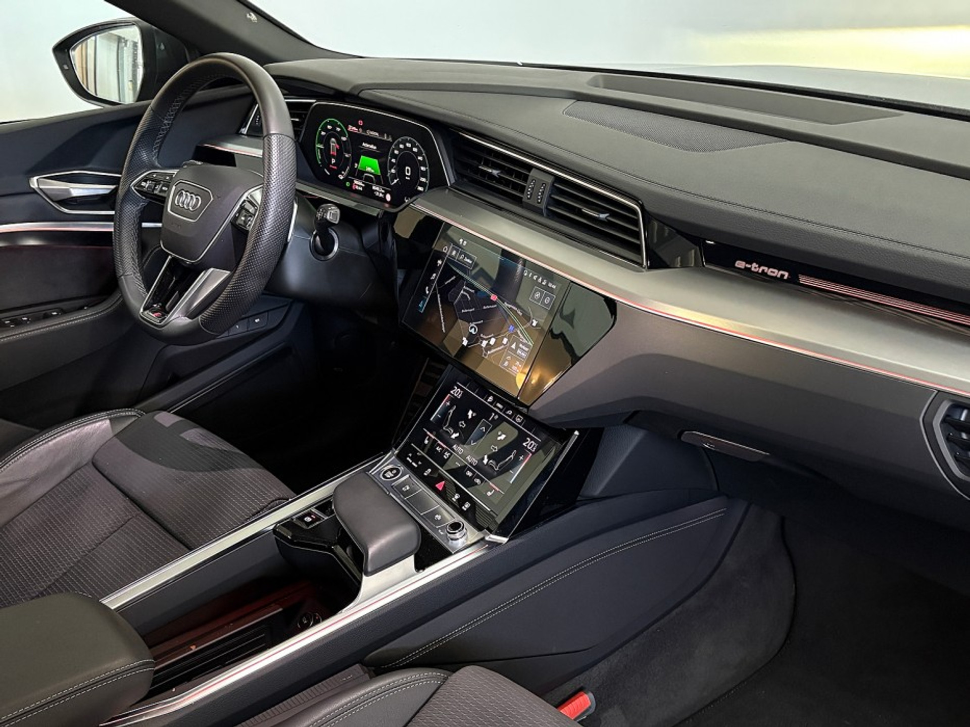 Foto 22 van Audi Q8