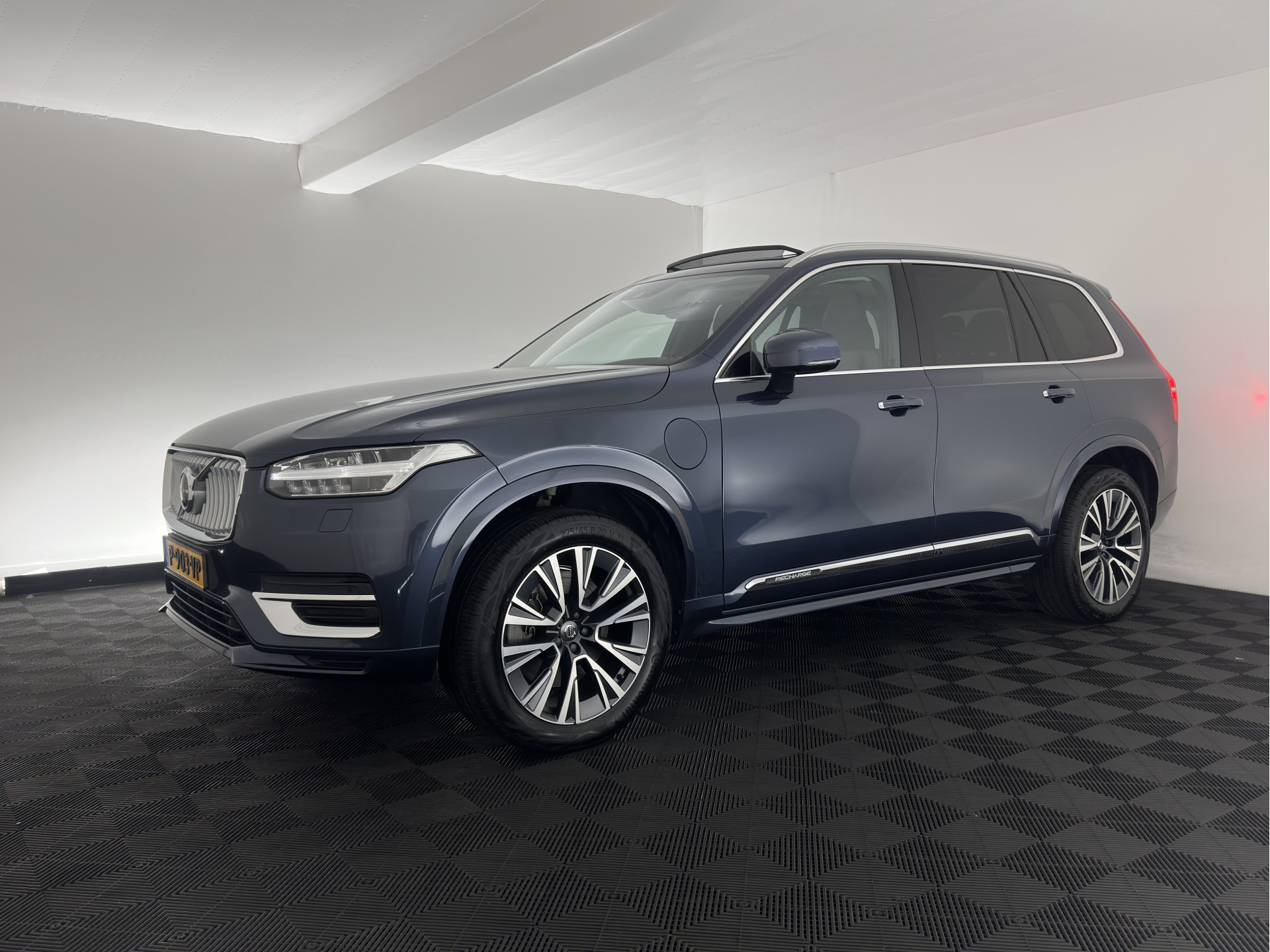 Volvo XC90 T8 Inscription - Hybrid - Automatic - 303 hp - 209.965 km