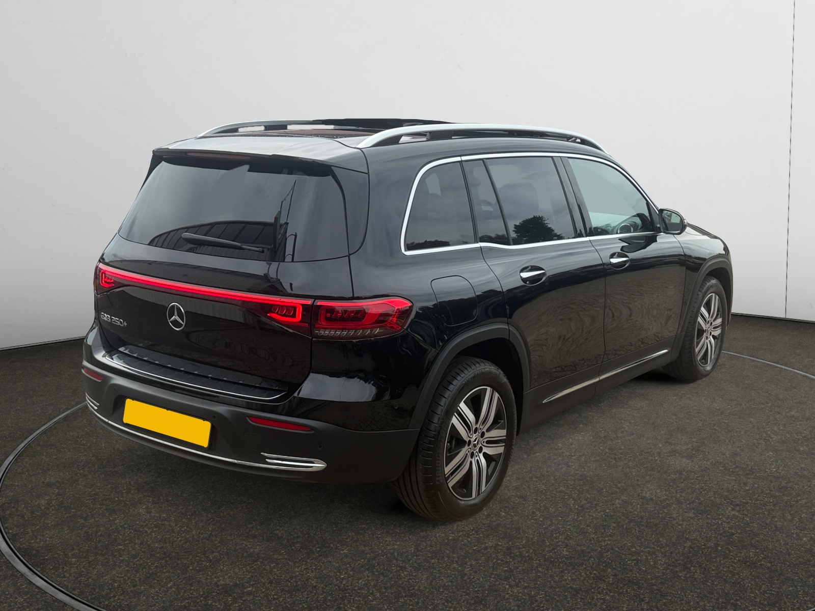 Foto 4 van Mercedes EQB