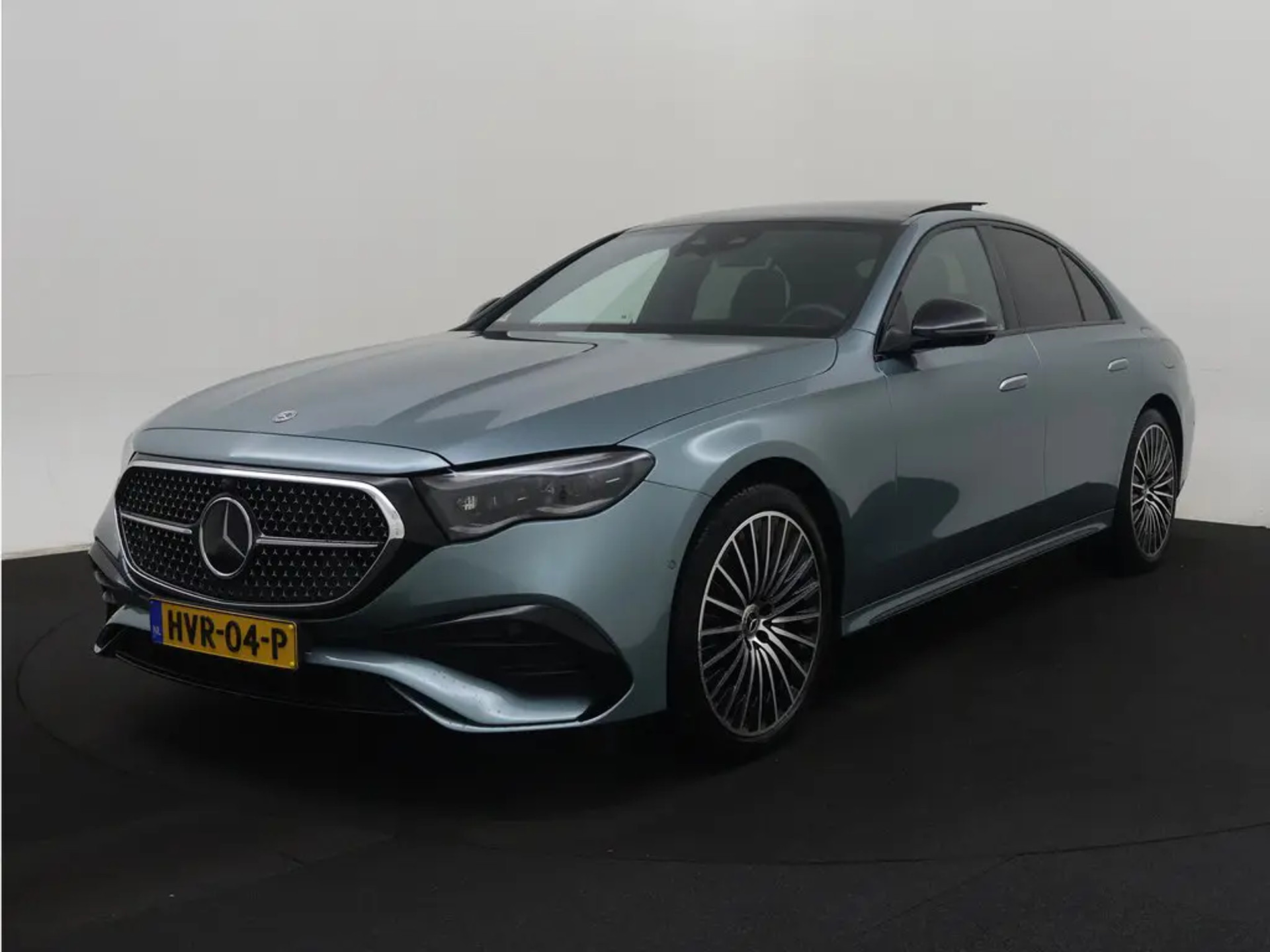 Mercedes-Benz E 300 AMG Lin - Hybrid - Automatic - 204 hp - 10.202 km