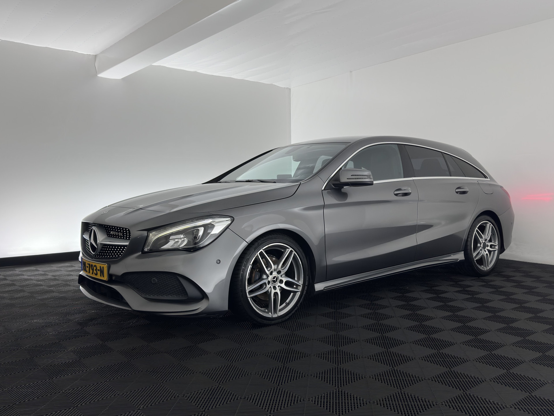 Mercedes-Benz CLA Shooting Brake 180 Business Solution AMG - Petrol - Automatic - 122 hp - 201.062 km