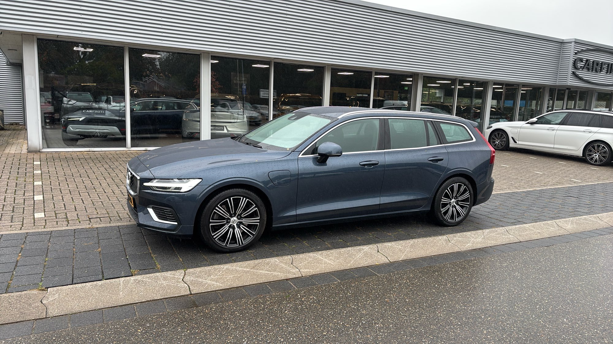 Volvo V60 T6 Business plus - Hybrid - Automatic - 253 hp - 192.942 km
