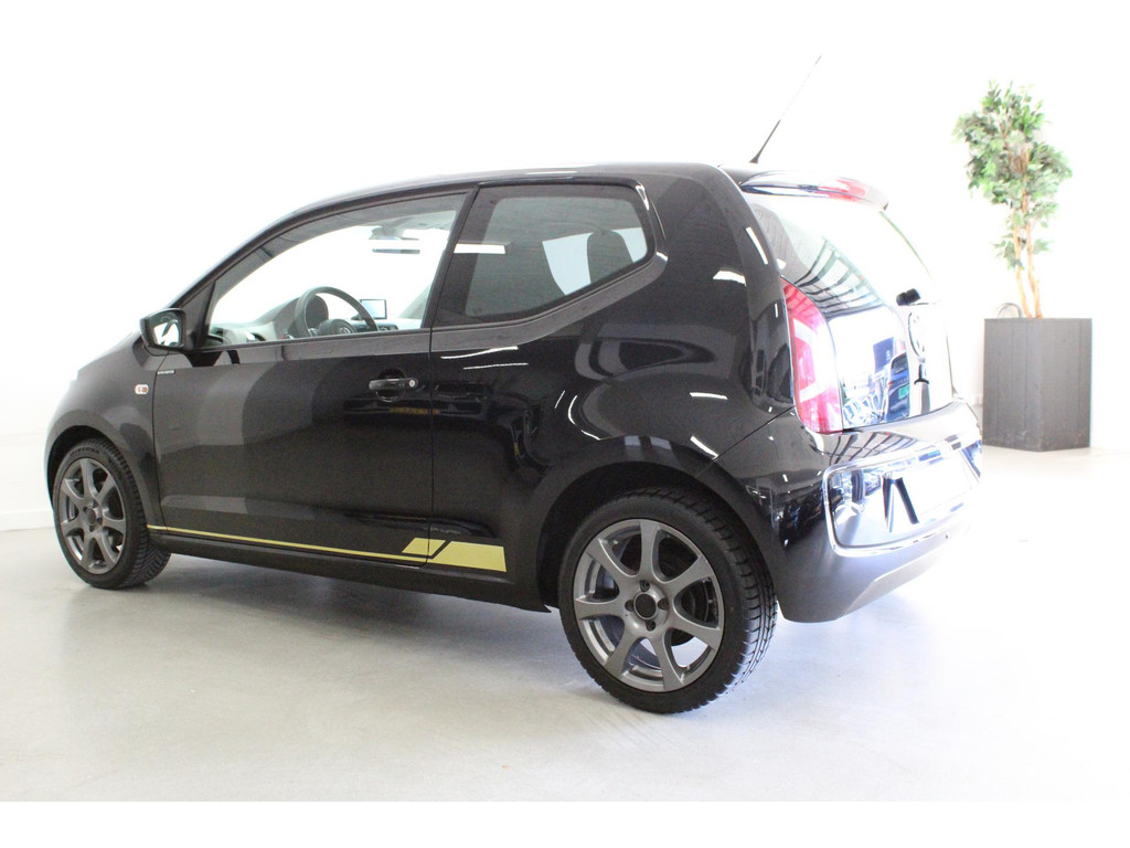Volkswagen 181 Up! 1.0 High Up! - Petrol - Manual - 75 hp - .612 km