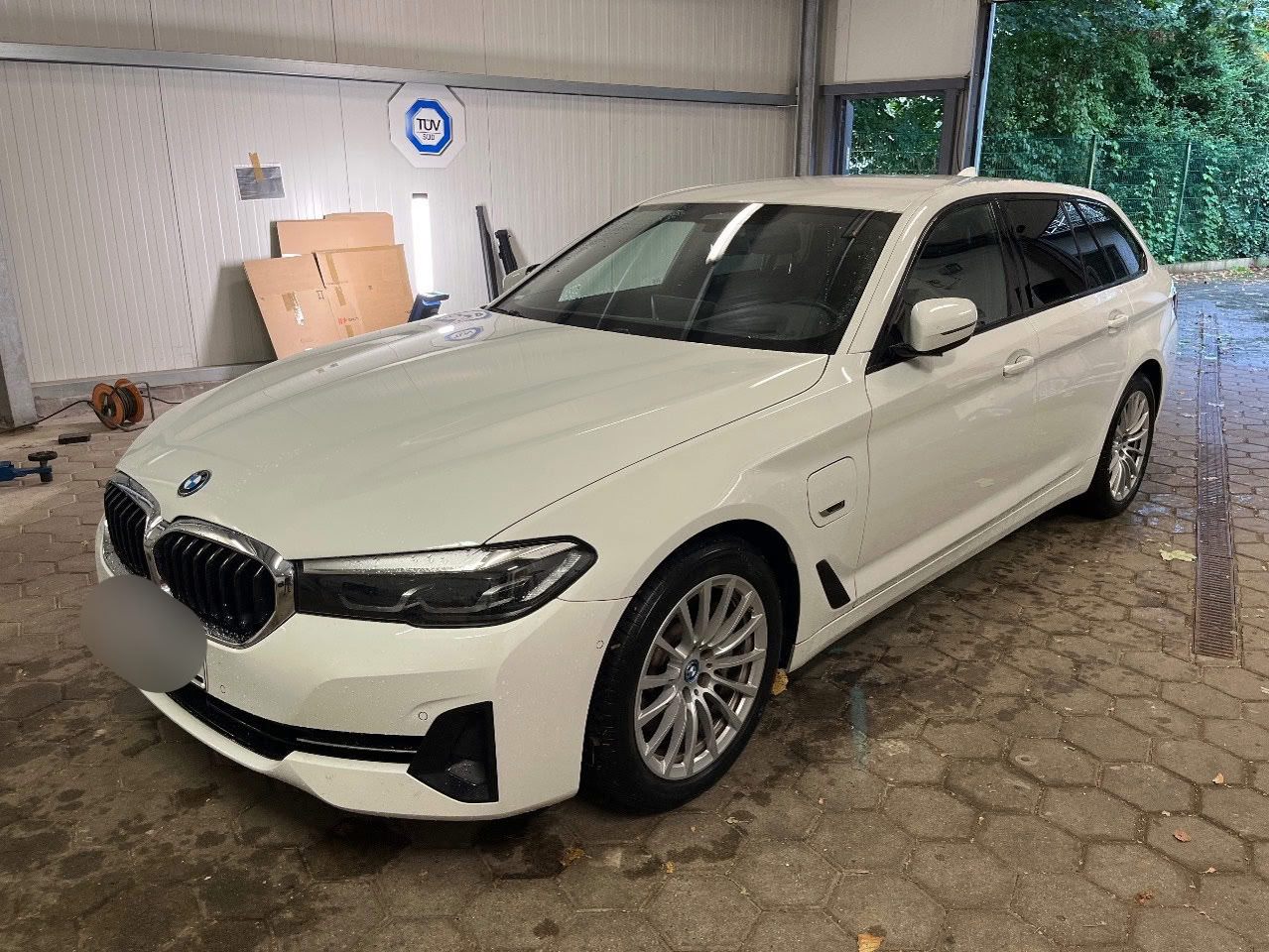 BMW 5 Series 530e - Hybrid - Automatic - 184 hp - 88.659 km
