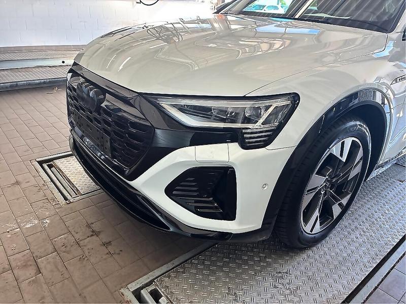 Foto 11 van Audi Q8