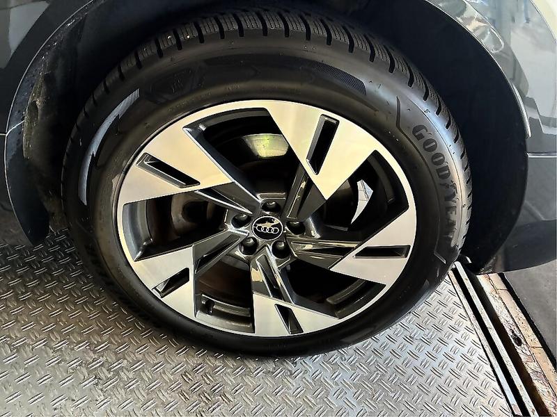 Foto 15 van Audi Q8