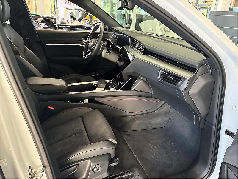 Foto 7 van Audi Q8
