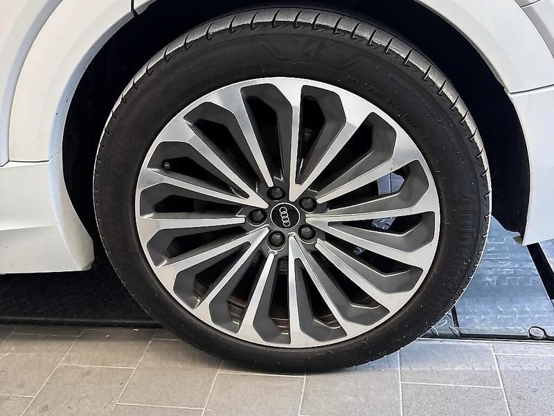 Foto 16 van Audi e-tron
