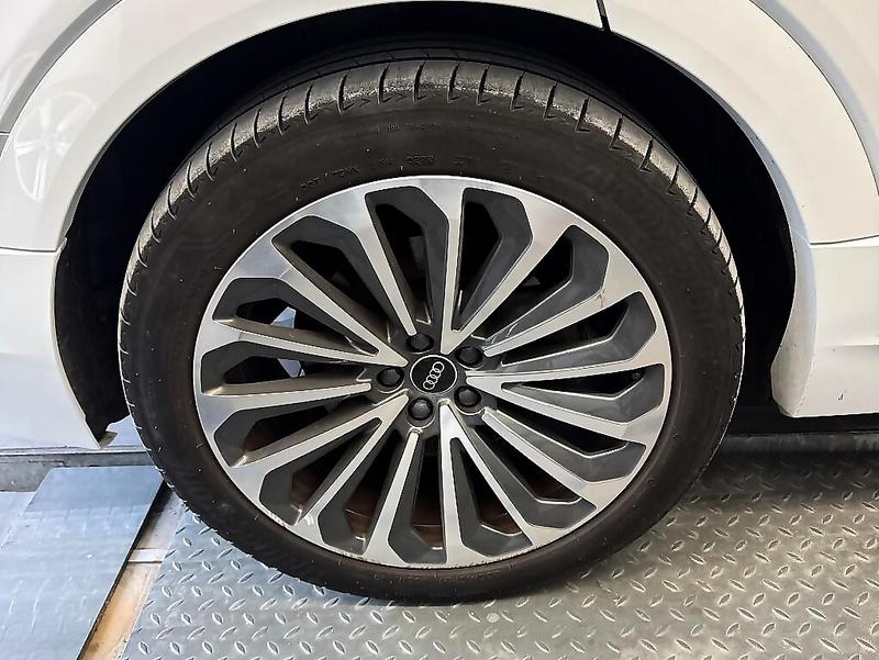 Foto 17 van Audi e-tron