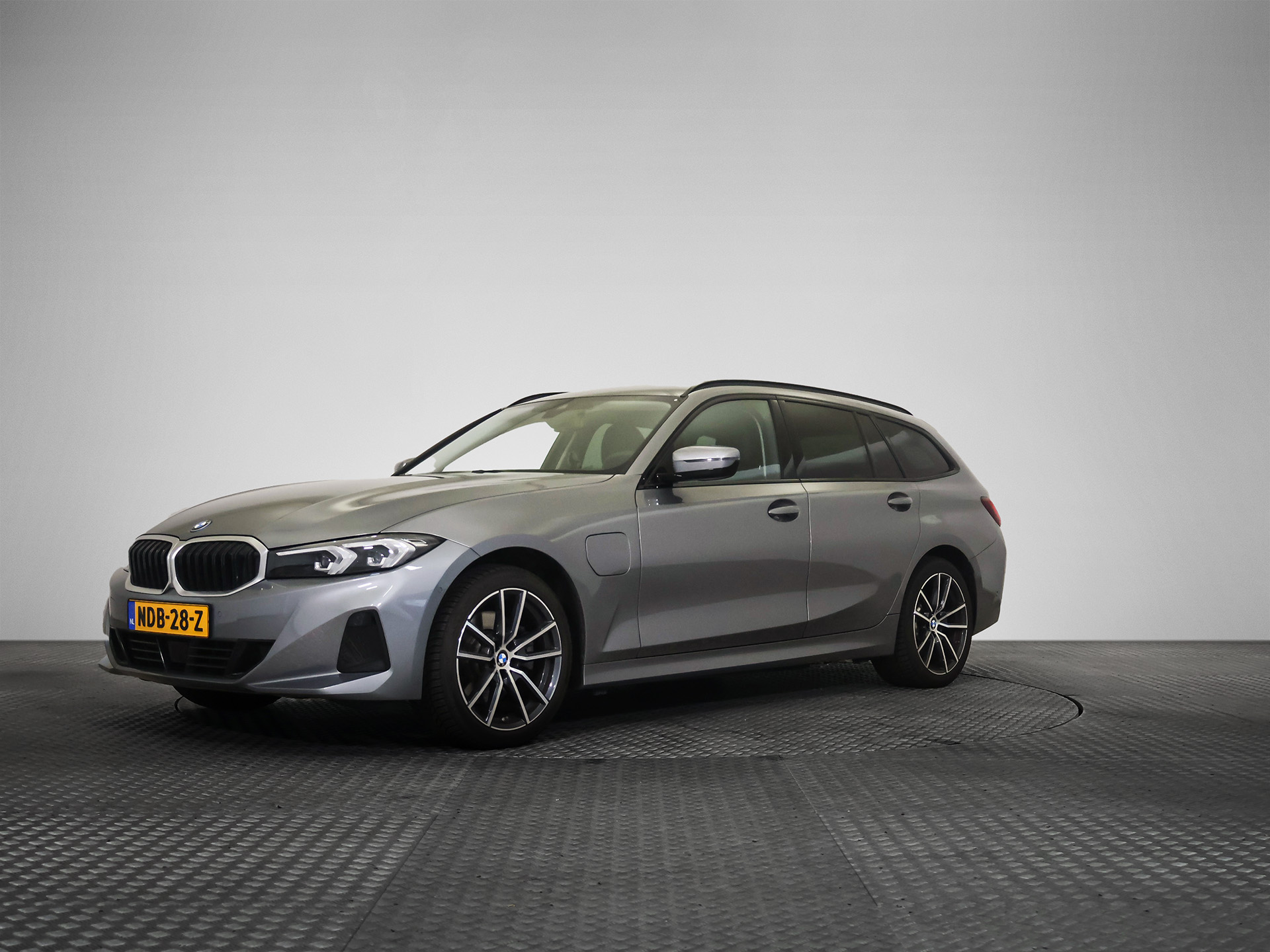 BMW 3 Series 330e - Hybrid - Automatic - 184 hp - 25.655 km