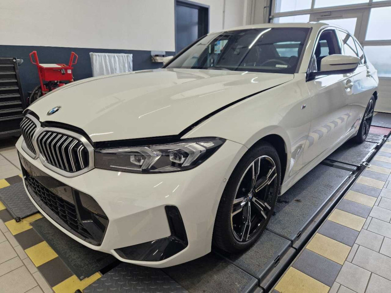 BMW 3 Series 318i - Petrol - Automatic - 156 hp - 14.320 km