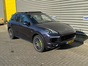Porsche Cayenne S 3.0 Platinum - AWD - Hybrid - Automatic - 333 hp - 182.049 km