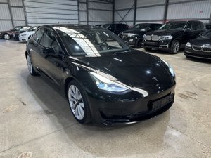 Tesla Model 3 - Electric - Automatic - 325 hp - 132.972 km