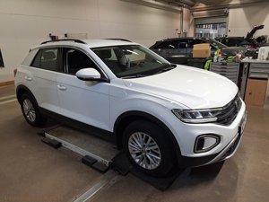 Volkswagen T-Roc 1.0 TSI - Petrol - Manual - 110 hp - 65.200 km