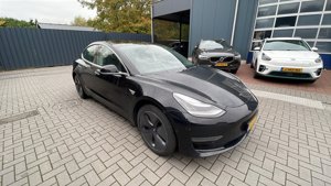 Tesla Model 3 Long Range 75 kWh - Electric - Automatic - 261 hp - 234.669 km