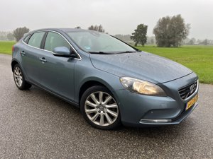 Volvo V40 D3 Momentum - Diesel - Manual - 150 hp - 357.673 km