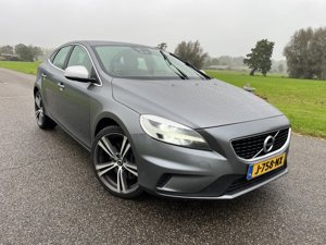 Volvo V40 D4 R-Design - Diesel - Automatic - 190 hp - 323.394 km