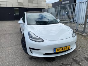 Tesla Model 3 Standard Range Plus 60 kWh - Electric - Automatic - 238 hp - 185.733 km